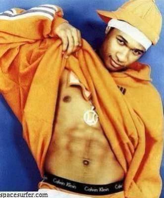 bonjour a touts et  toute mes ami(e) bissssssssss